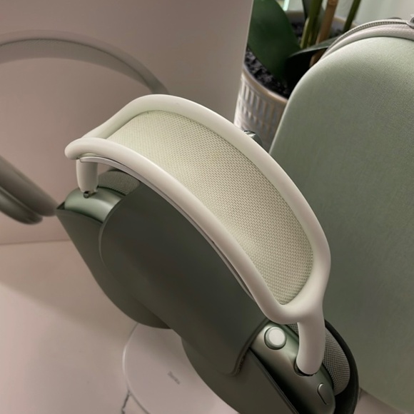 Apple Airpods Max BUNDLE (box, stand,smart case, travel case, headphones) - Picture 6 of 10